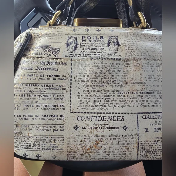 Patricia Nash Newspaper Print Collection Crossbody Bag NWT - Picture 3 of 6